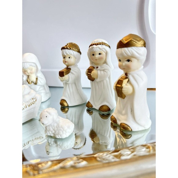 Vintage 10 Piece Juvenile Nativity Scene Fine Porcelain Figurines - Picture 3 of 9